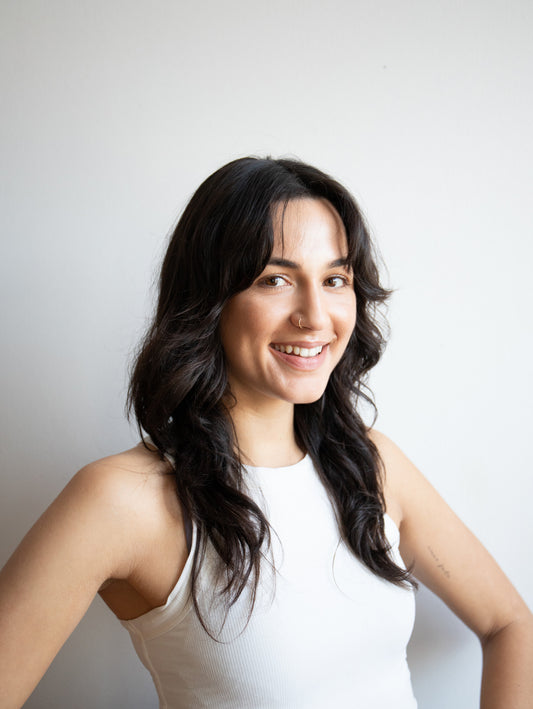 Woman supporting UTI prevention through daily hydration habits